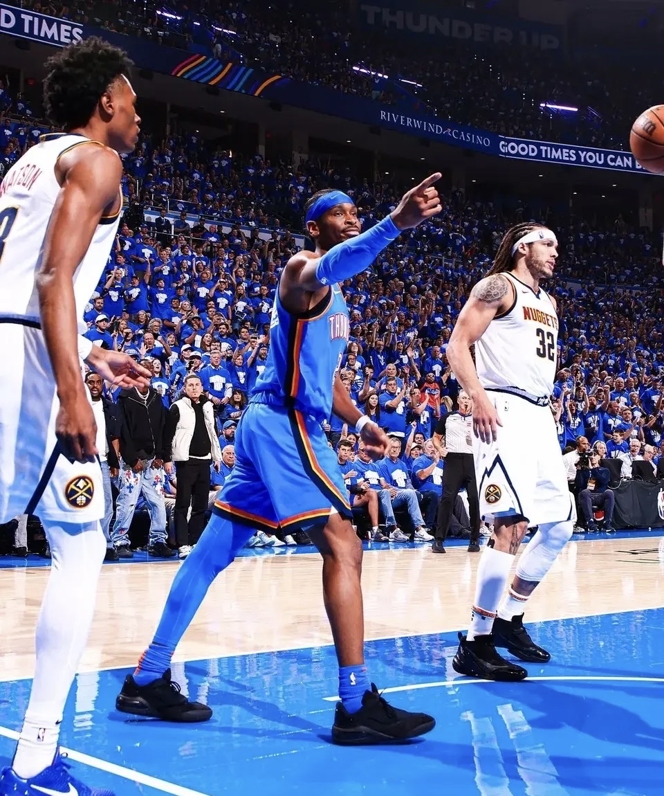 爱游戏中国-关于杜兰特焦点对战,阿扎伦卡与80激战德国队分钟,重返赛场胜负难料!观众掌声雷动的信息